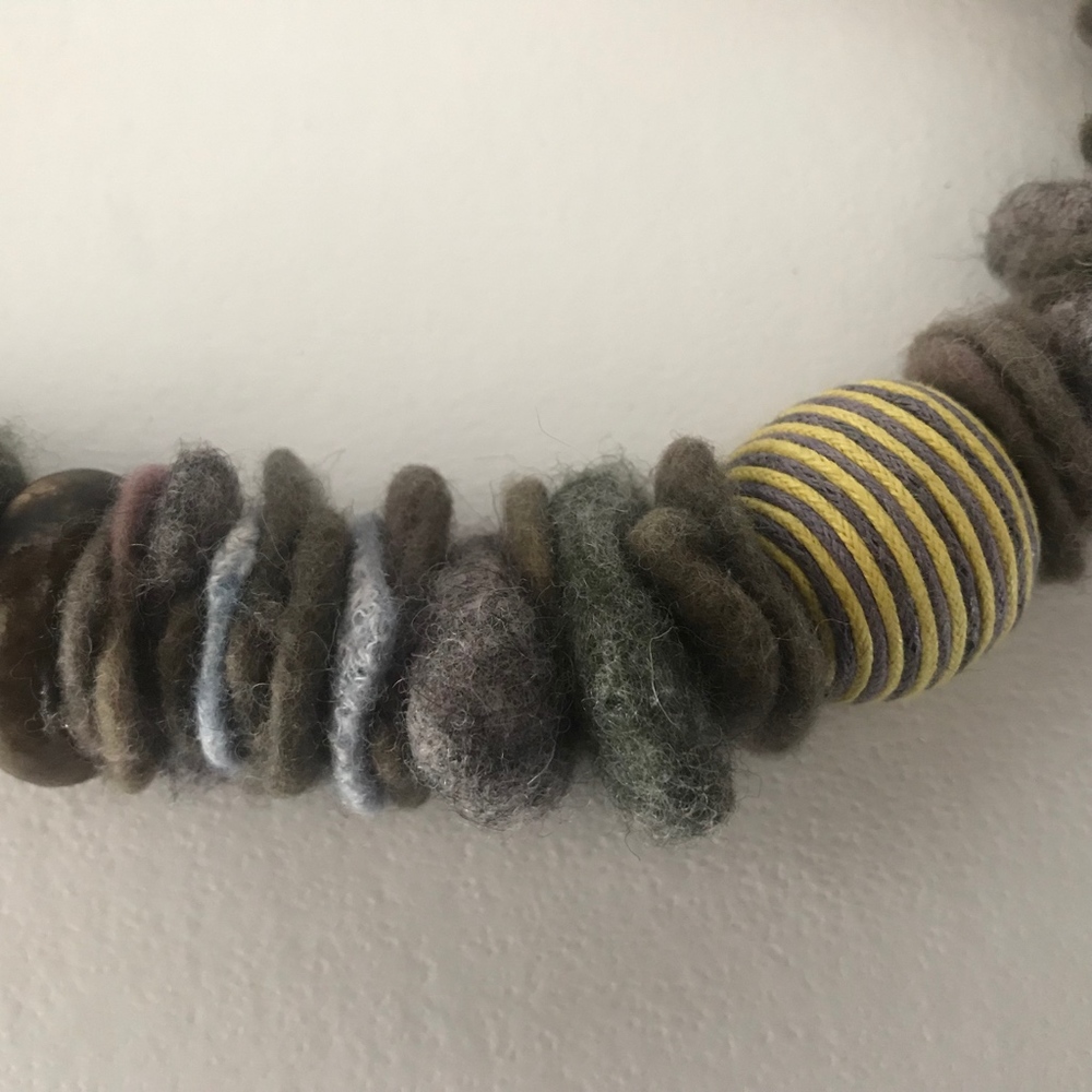 Handmade wool felted disk and bead necklace - Picture 2 of 3